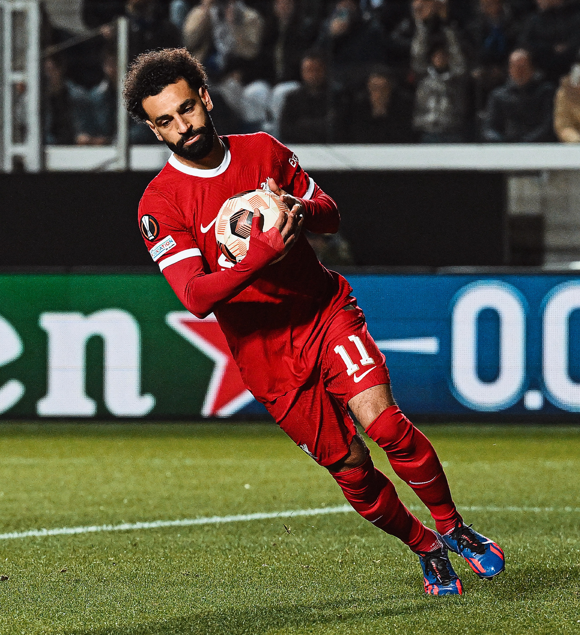 包含拜仁慕尼黑赛前队长鼓劲里尔手感冰凉备战欧联，现场解说直呼：萨拉赫在法国队比赛中惊险取胜的词条